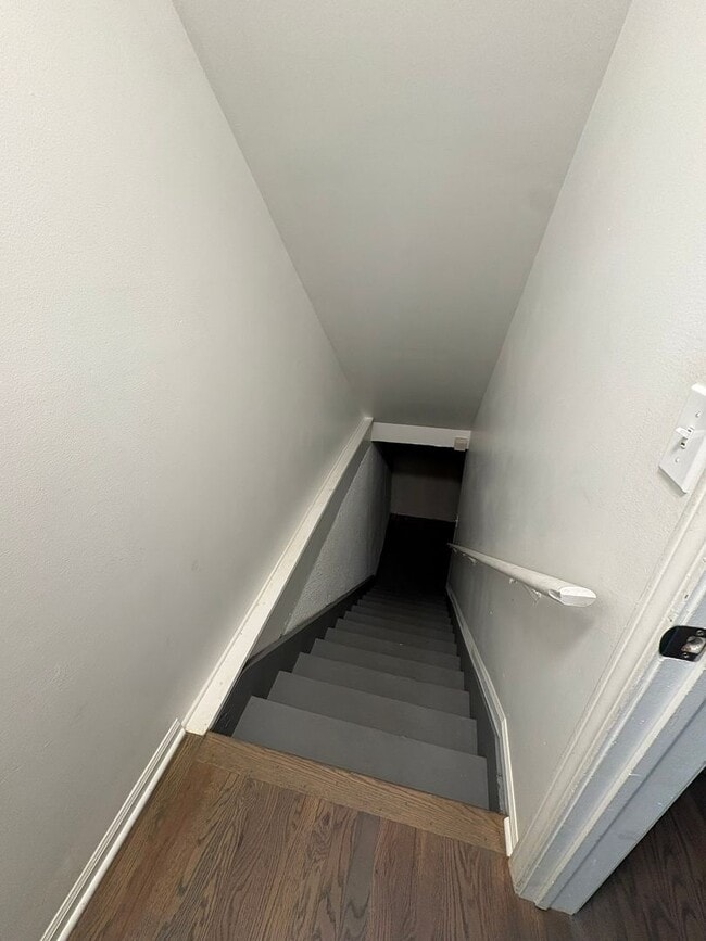 Building Photo - Beautifully Updated Townhouse – Prime Location!