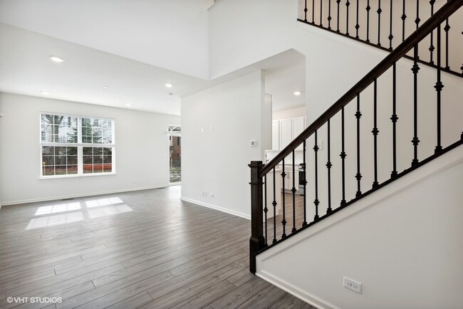 Building Photo - 1543 Kraft Ave