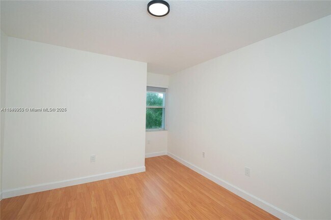 Building Photo - 7042 NW 114th Ct