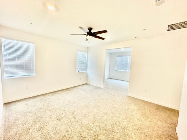 Building Photo - Newly-Built NextGen 5 bed 3.5 bath Lennar ...