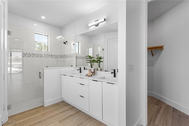 Building Photo - 2702 Old Burnt Store Rd N