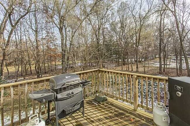 Building Photo - 5558 Kenton Ln