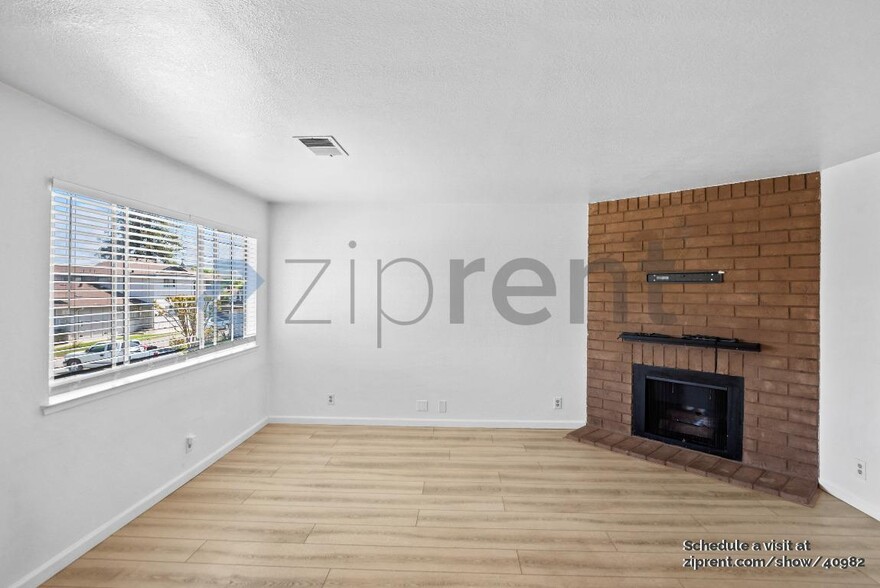 Building Photo - 1231 Juniper Dr
