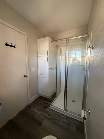 Building Photo - 2000 6th St