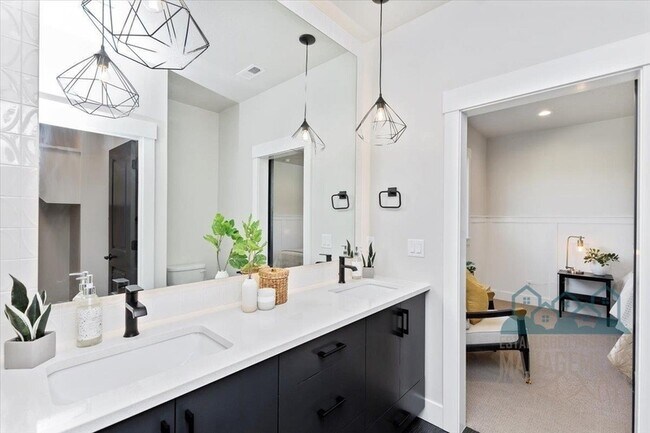 Building Photo - 1740 E State Ave