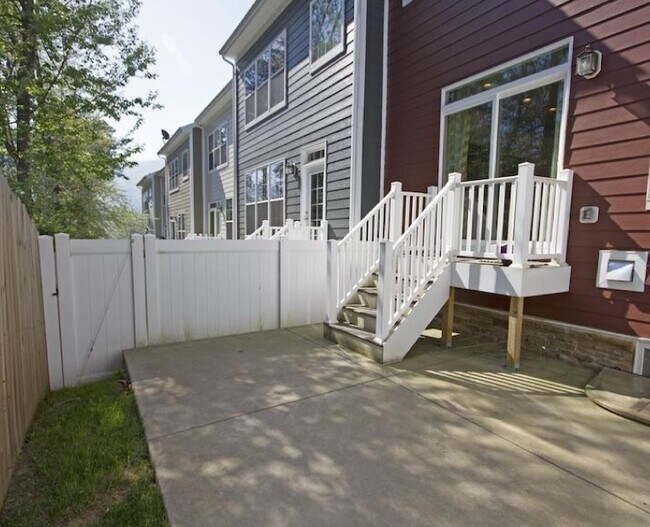 Building Photo - 2018 Avinity Loop