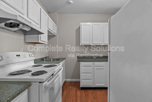 Building Photo - 3021 Iowa Ave