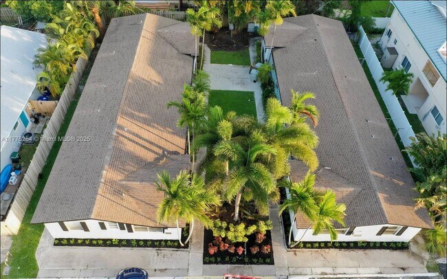 Building Photo - 3208 Canal Dr