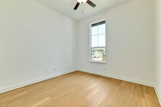 Building Photo - 19005 Fernando Trl