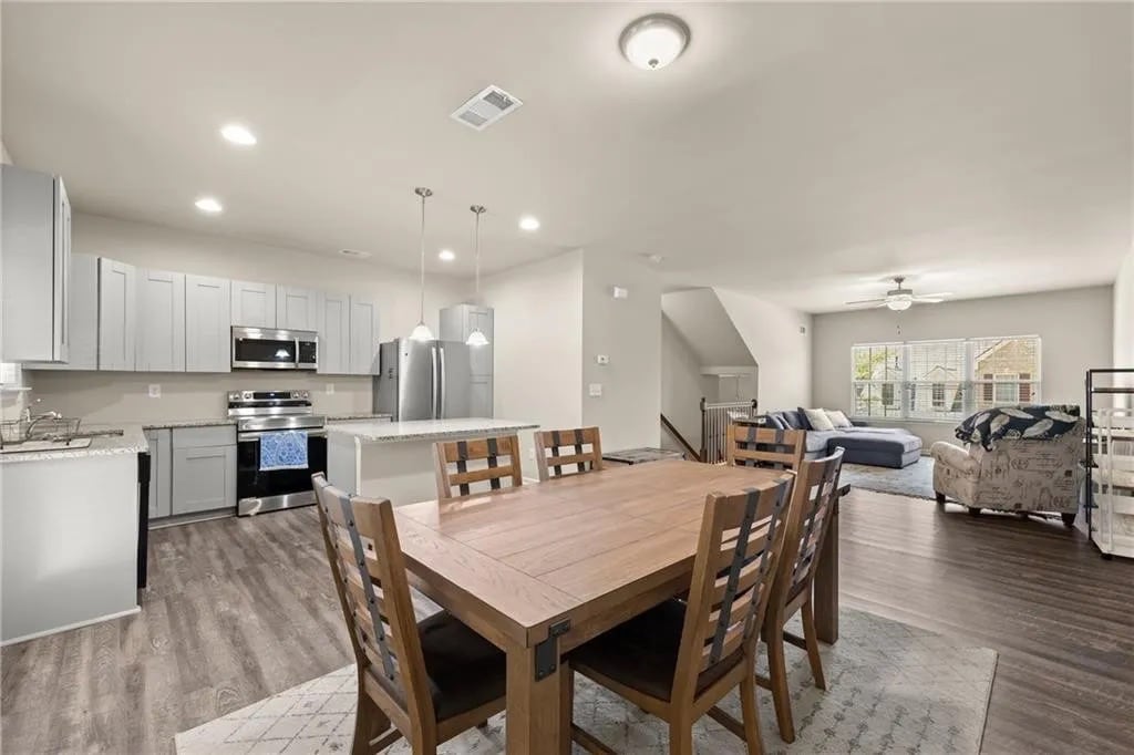 Building Photo - Room in Townhome on Chatham Ridge Dr