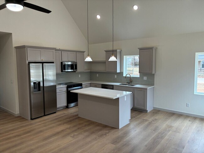 Building Photo - Brand new 2 bed 2 bath home - Springfield MO