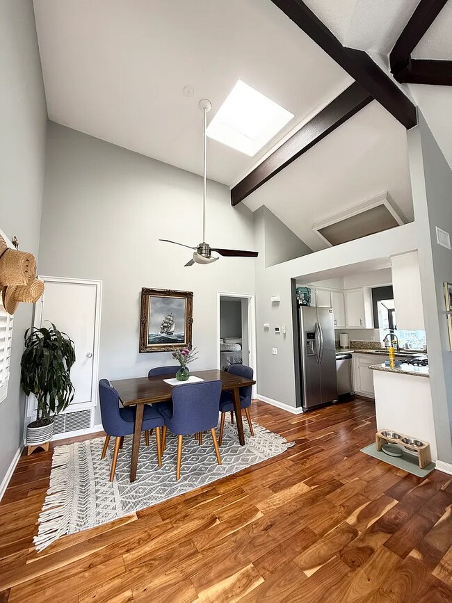 Building Photo - APT 203