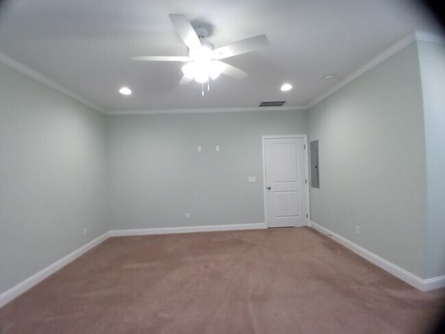 Building Photo - 370 Veranda Dr