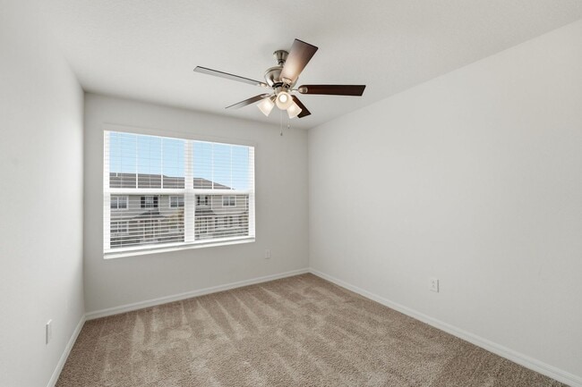 Building Photo - 3 Bedroom Resort Style Living in Gated Community