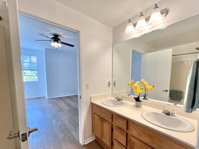 Building Photo - 1388 Challis Pl