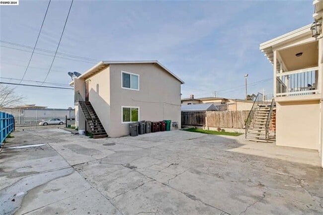 Building Photo - 1132 69th Ave