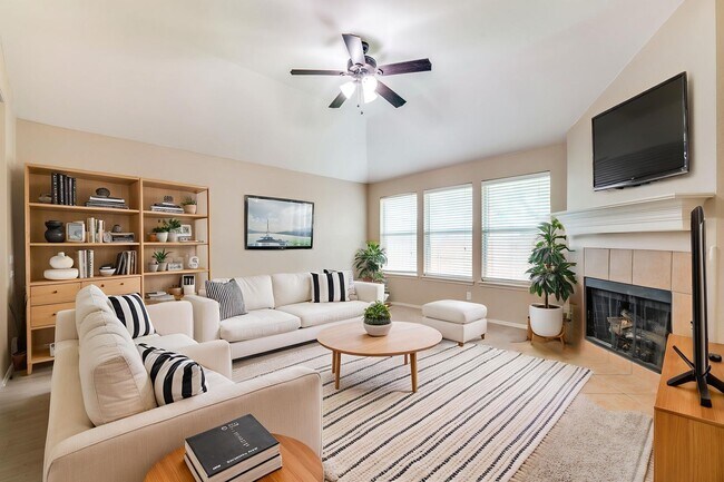 Building Photo - 1117 Red Hawk Dr