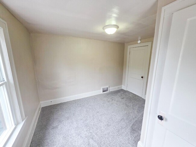 Building Photo - 2044 18th St SW