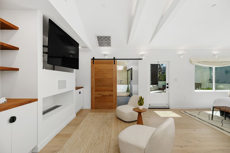 Building Photo - 8617 Higuera St