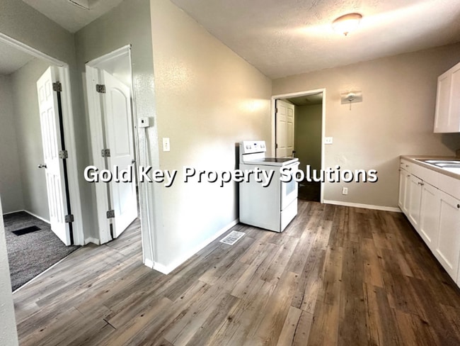 Building Photo - COMING SOON!! Updated 2BR / 1BR Single Fam...