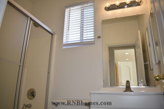 Building Photo - 2108 Macaw Ln