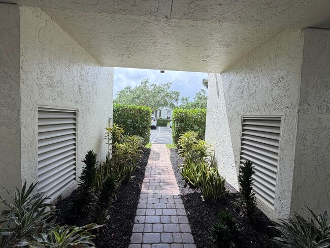 Building Photo - 6463 La Costa Dr