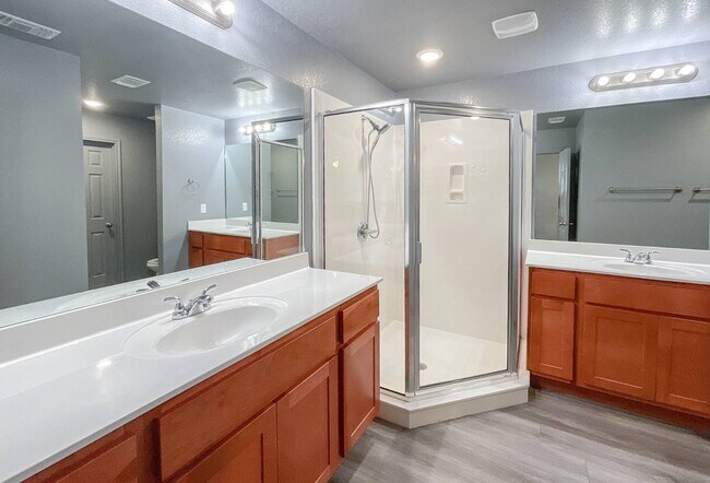 Building Photo - 2816 Leroy Cir