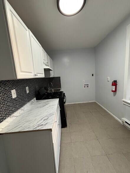 Kitchen - 587 Dr Martin Luther King Jr Blvd