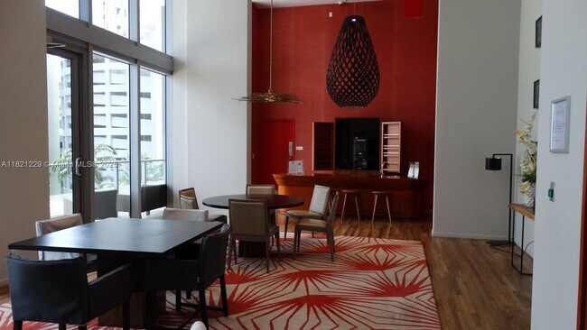 Building Photo - 1300 Brickell Bay Dr