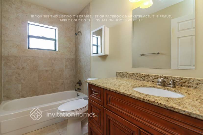 Building Photo - 5646 Lincoln Cir E