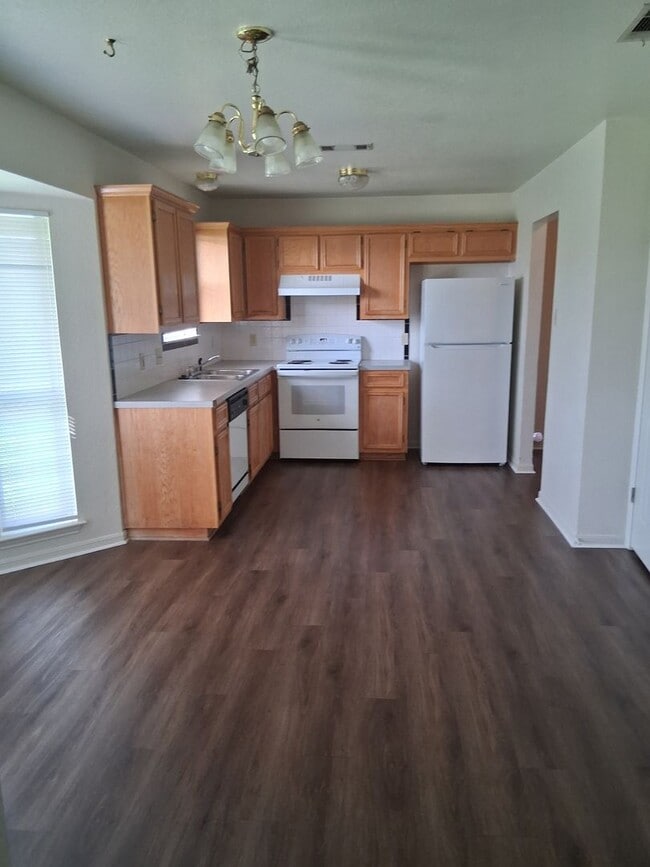 Building Photo - 3806 Lone Oak Dr