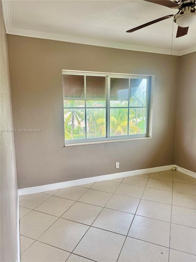 Building Photo - 924 SE 2nd St