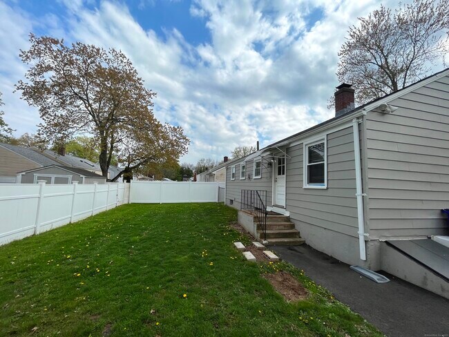 Building Photo - 112 Brookside Cir