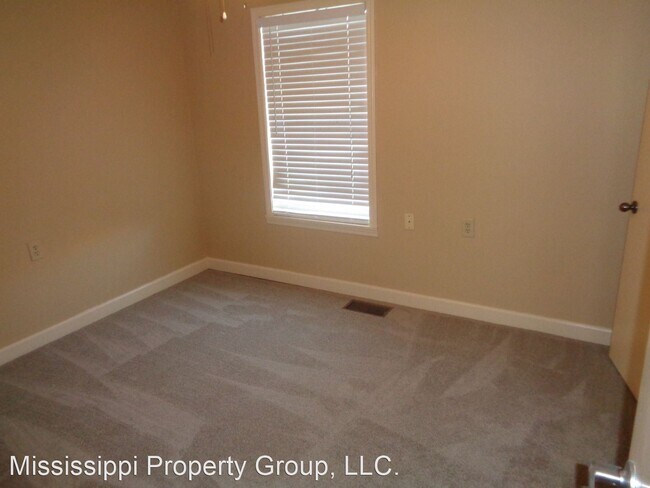 Building Photo - 2 br, 2.5 bath House - 215 Edinburgh Place