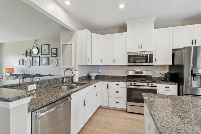 Building Photo - Beautiful 3B/2.5B Townhome in Downingtown ...