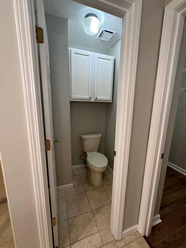 Building Photo - 3505 Lakeside Ct