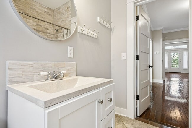 Building Photo - 920 Silverdene Pl