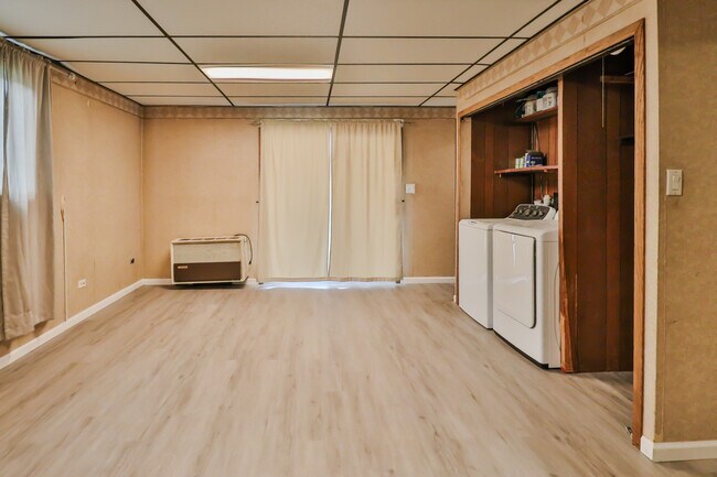 Building Photo - 7119 Stanford Dr