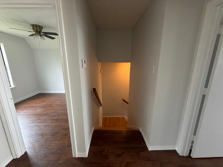 Building Photo - 1207 Charles Dr