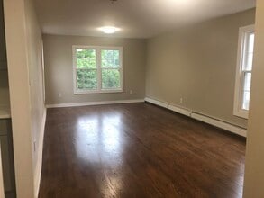 Building Photo - 18 Britton St