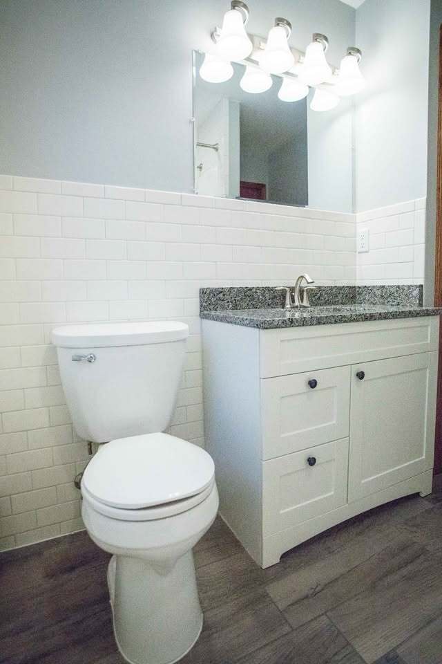 Building Photo - 2473 Lake Ave