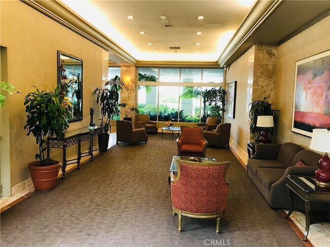 Building Photo - 525 E Seaside Way