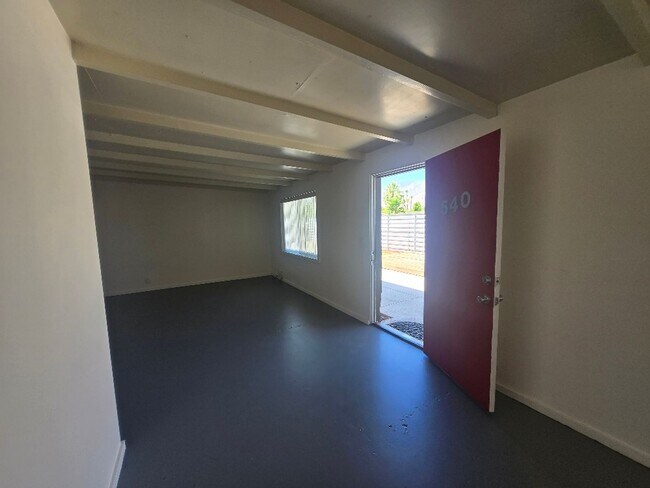 Building Photo - 540 S Mountain View Dr