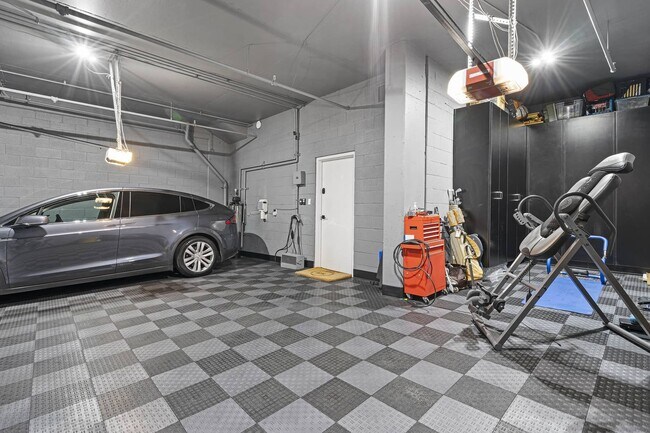 Building Photo - 2237 Century Hill