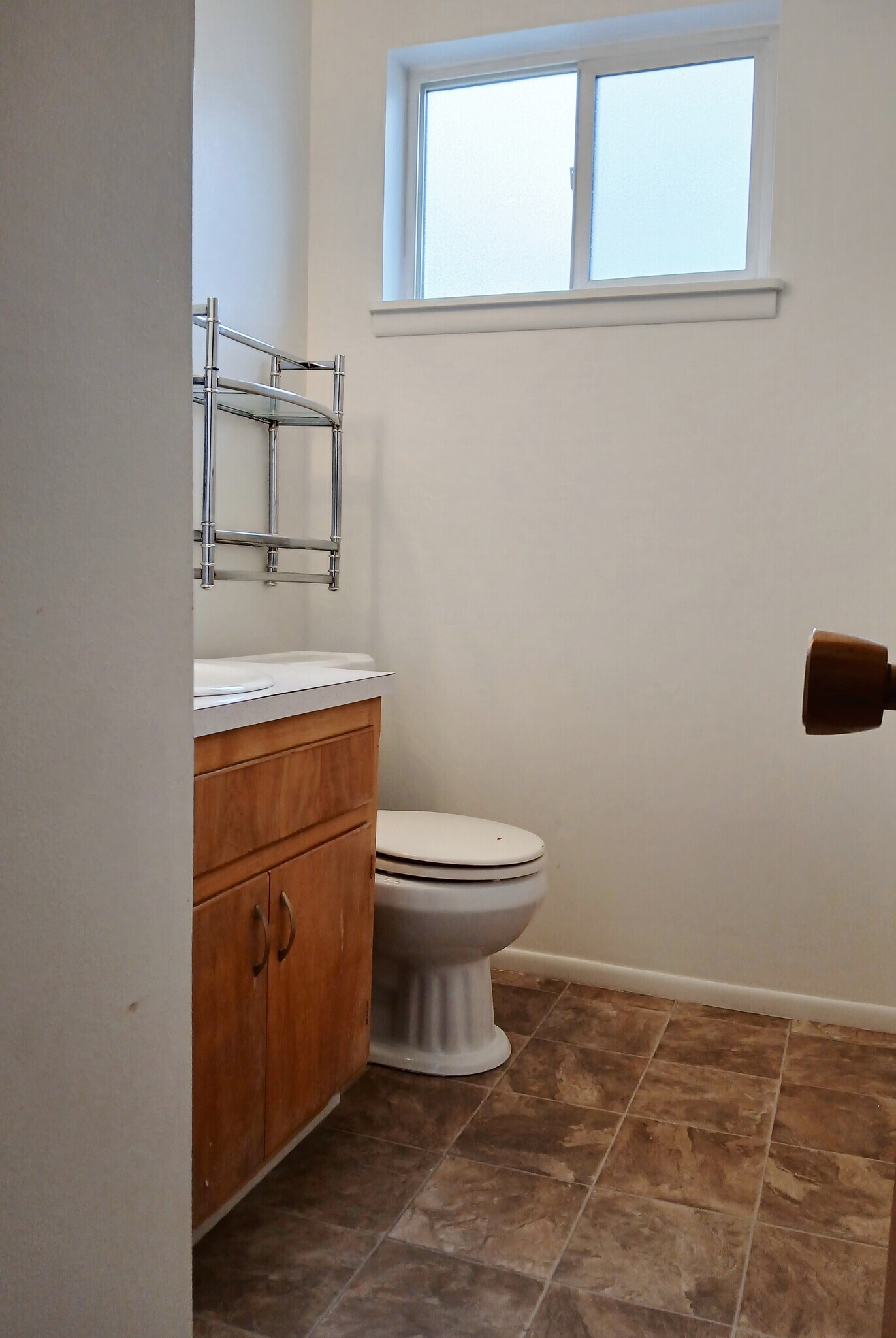 1/2 bath - 212 Juniper St N