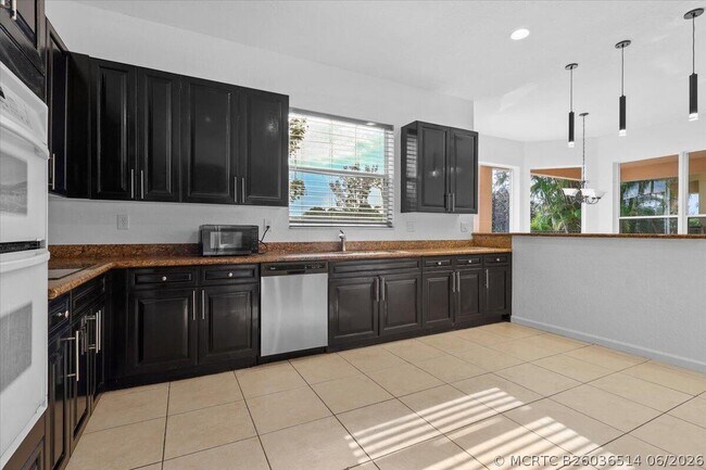 Building Photo - 1831 Waldorf Dr