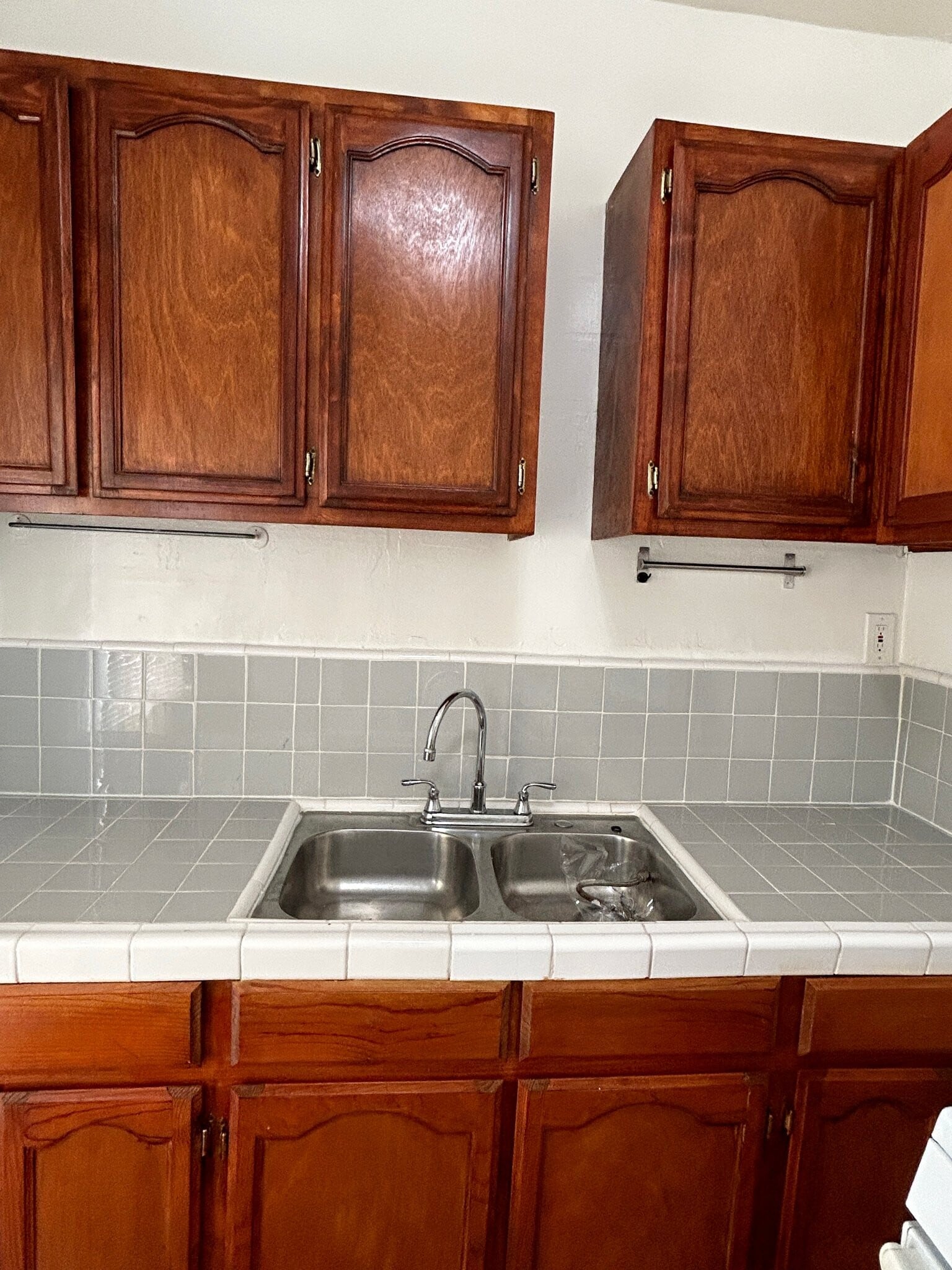 Building Photo - 806 N Poinsettia Pl