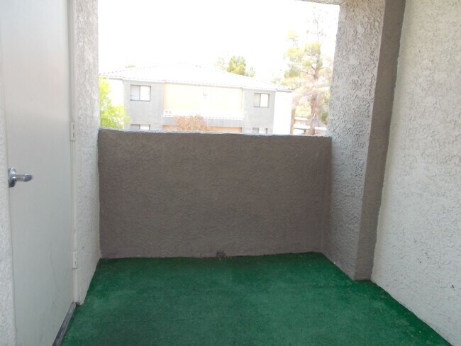 Building Photo - Beautifully Updated Second-Floor Condo! Se...