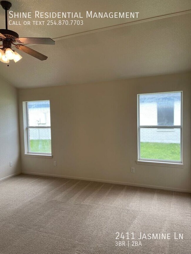 Building Photo - 2411 Jasmine Ln