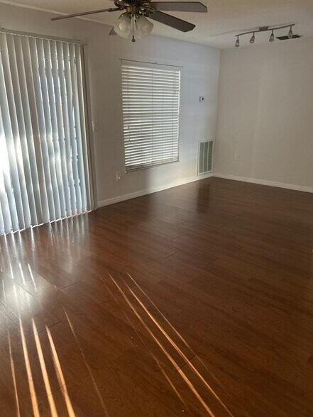Building Photo - 14106 Village View Dr